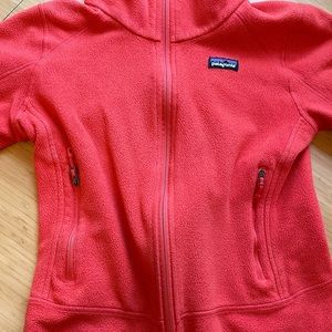 SOLD!!Patagonia sweatshirt, excellent condition,no stain, no holes,.